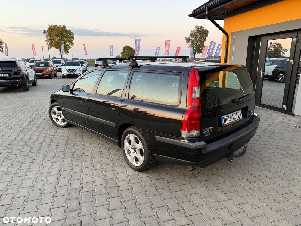 Volvo V70 2.4 D Momentum - 4