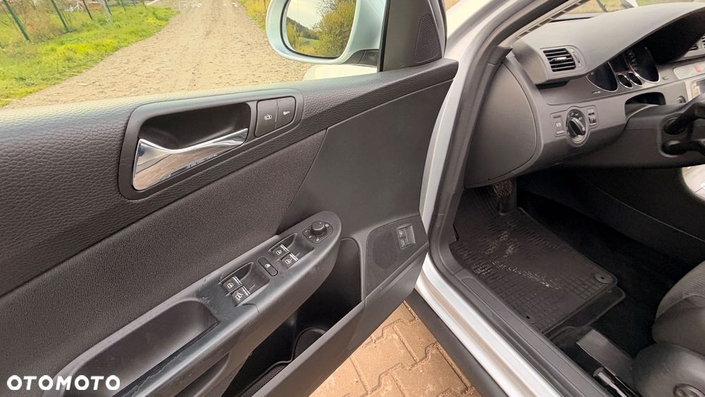Volkswagen Passat - 14