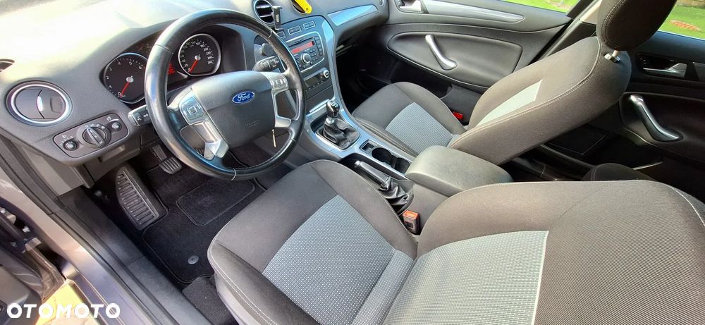 Ford Mondeo 1.6 T Ambiente - 22