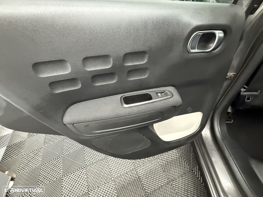 Citroën C3 1.2 PureTech Shine Pack — fotografia 17