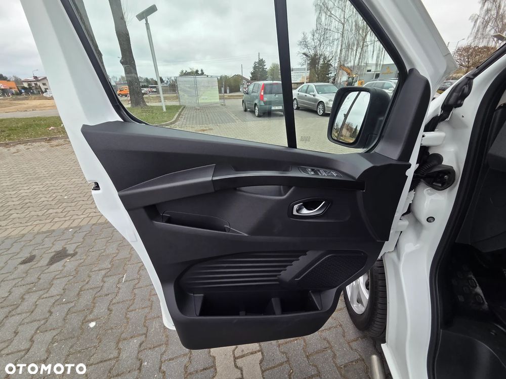 Renault Trafic - 13