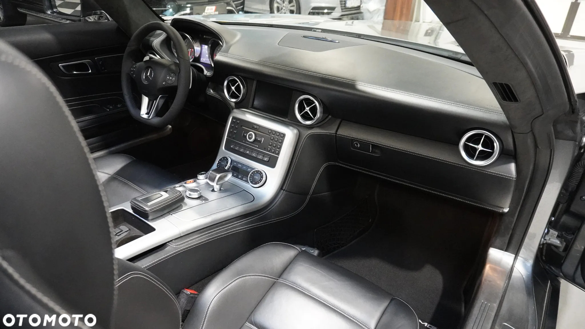 Mercedes-Benz SLS AMG - 9