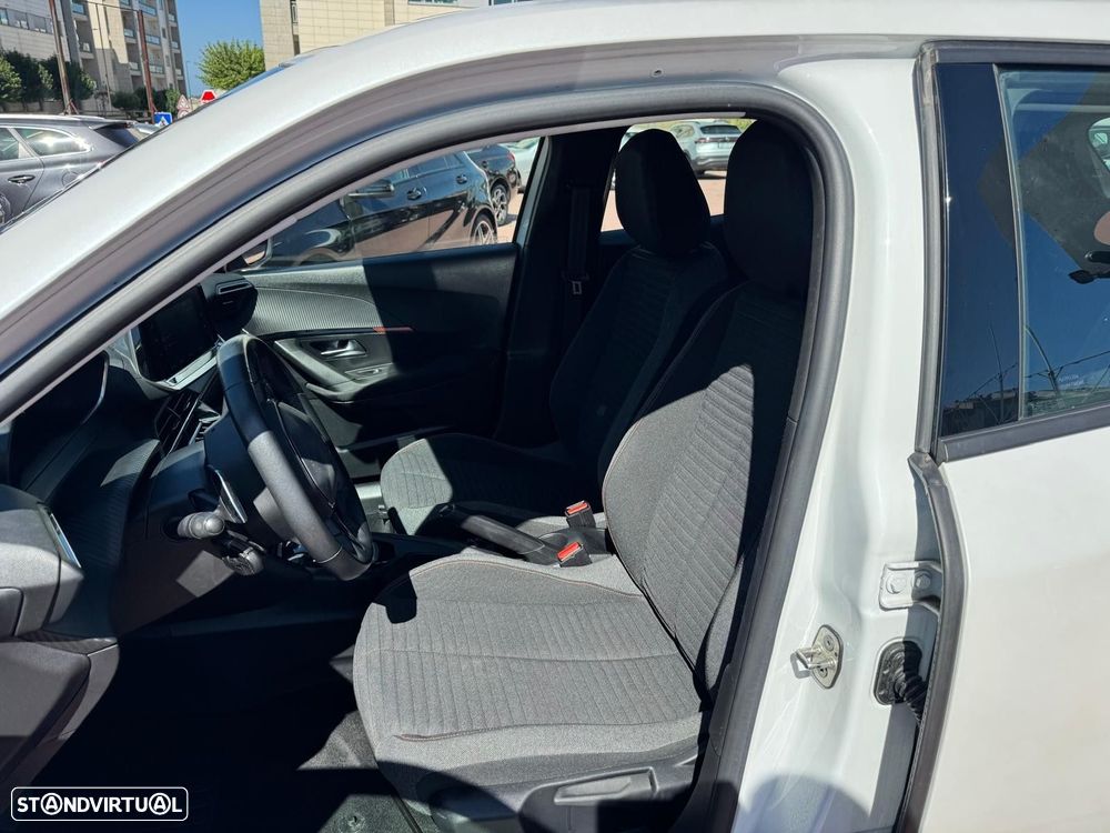 Peugeot 2008 1.2 PureTech Active Pack EAT8 - 17