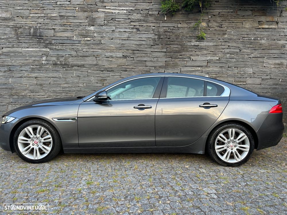 Jaguar XE 2.0 D Portfolio - 5