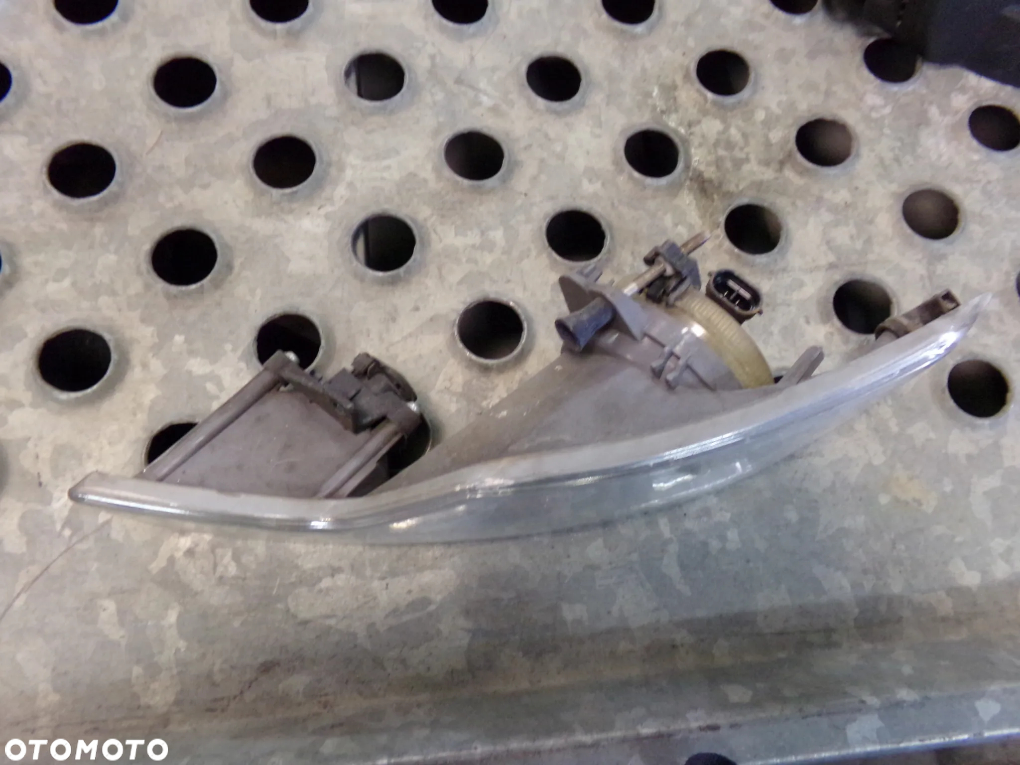 Lampa przeciwmgielna Halogen prawy HELLA 271562 Citroen C5 III - 3