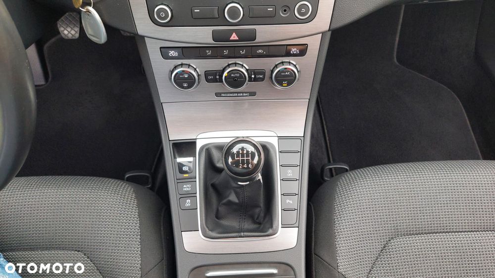 Volkswagen Passat - 22