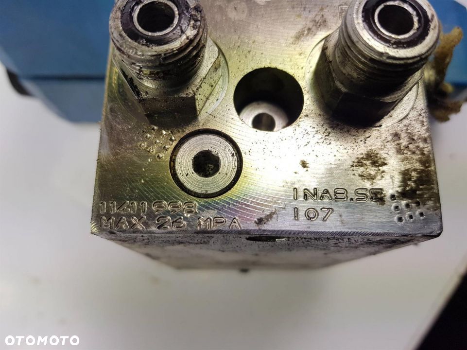 ELEKTROZAWÓR VOLVO L120F VICKERS - 2