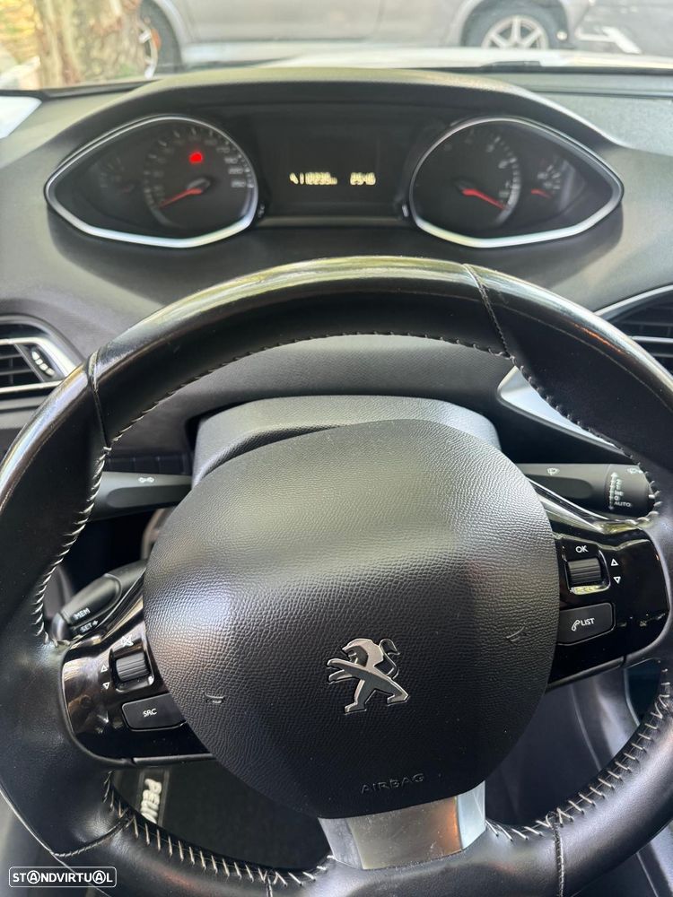 Peugeot 308 1.2 PureTech Style J17 - 21