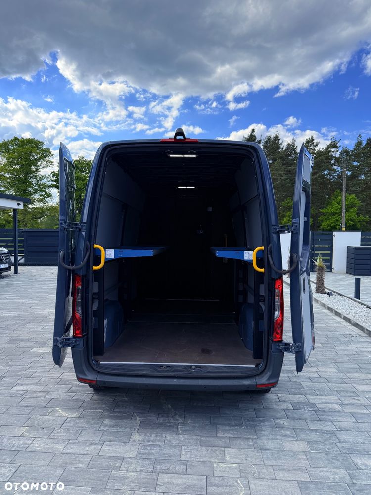 Mercedes-Benz Sprinter - 8