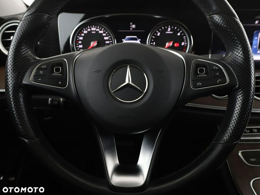 Mercedes-Benz Klasa E 220 d 4-Matic All-Terrain - 21