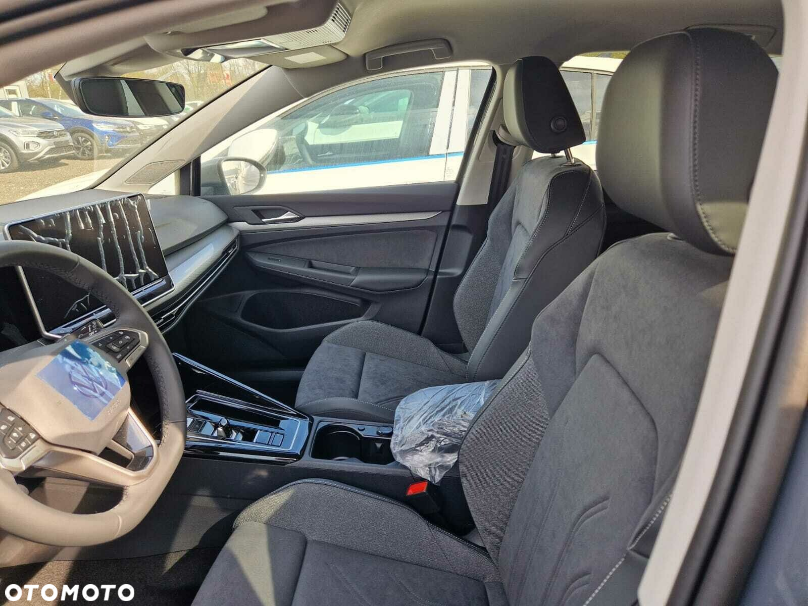 Volkswagen Golf - 8