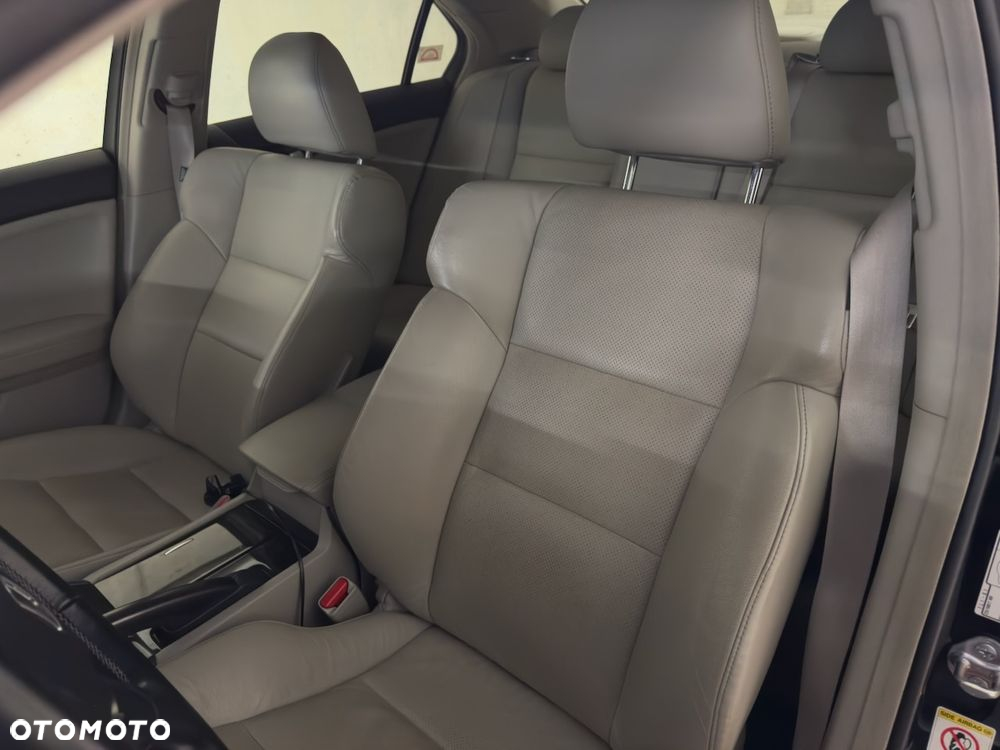 Honda Accord 2.0 Executive - 11
