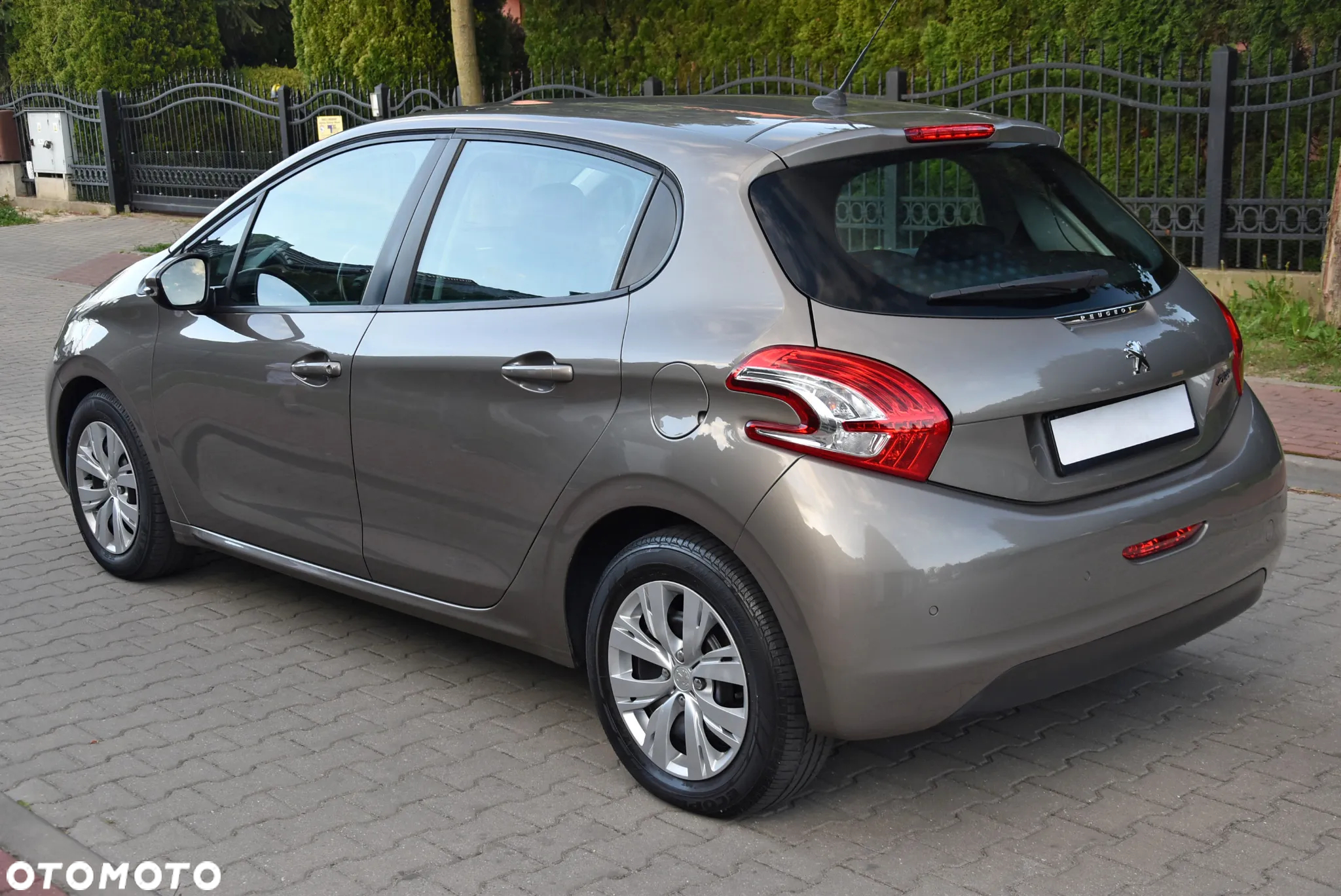 Peugeot 208 HDi 68 Like - 8