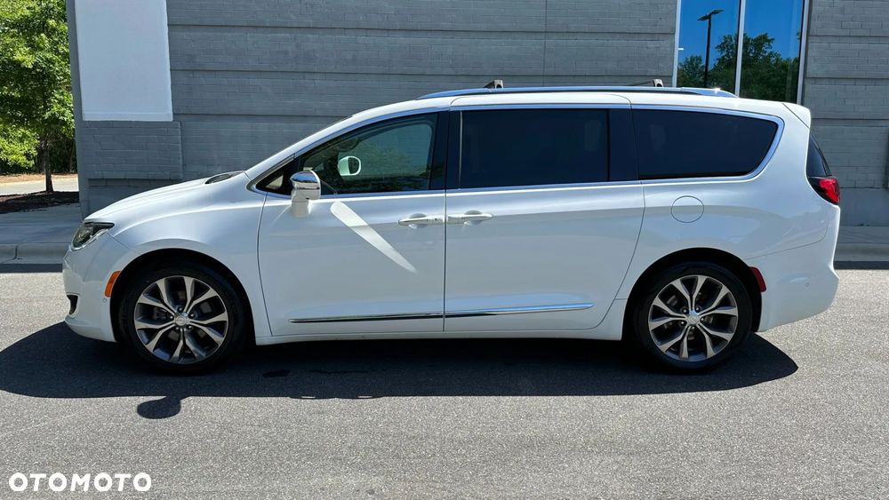 Chrysler Pacifica - 3