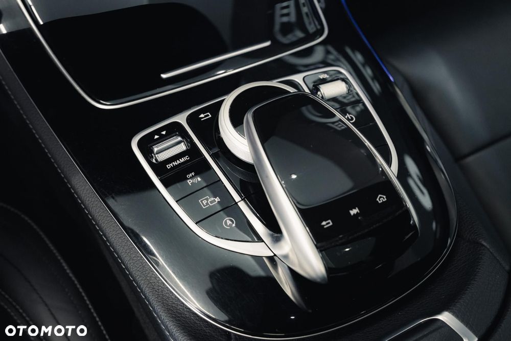 Mercedes-Benz Klasa E 220 d 4-Matic 9G-TRONIC - 24