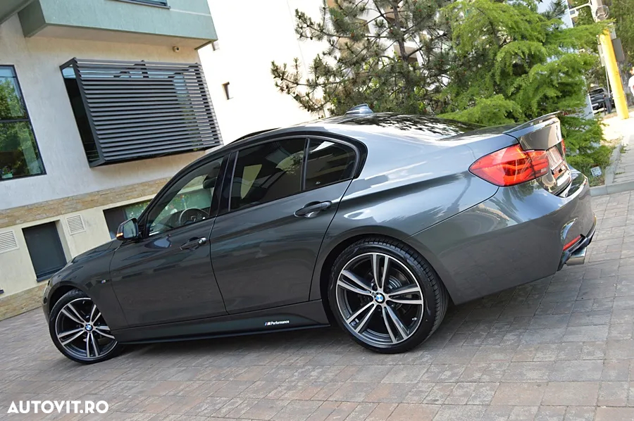 BMW Seria 3 320i Aut. Edition M Sport Shadow - 27