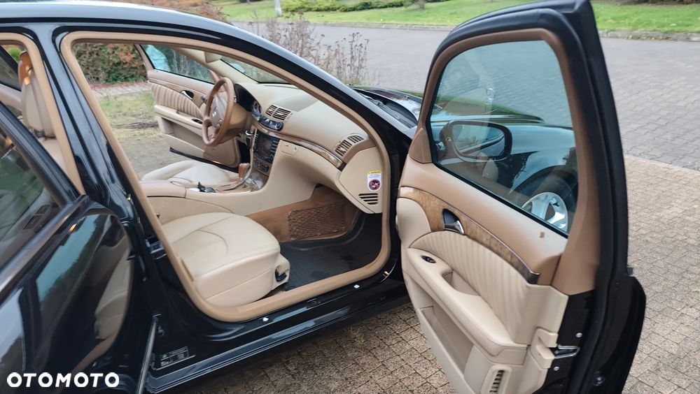 Mercedes-Benz Klasa E 320 CDI Avantgarde Sport Edition - 32