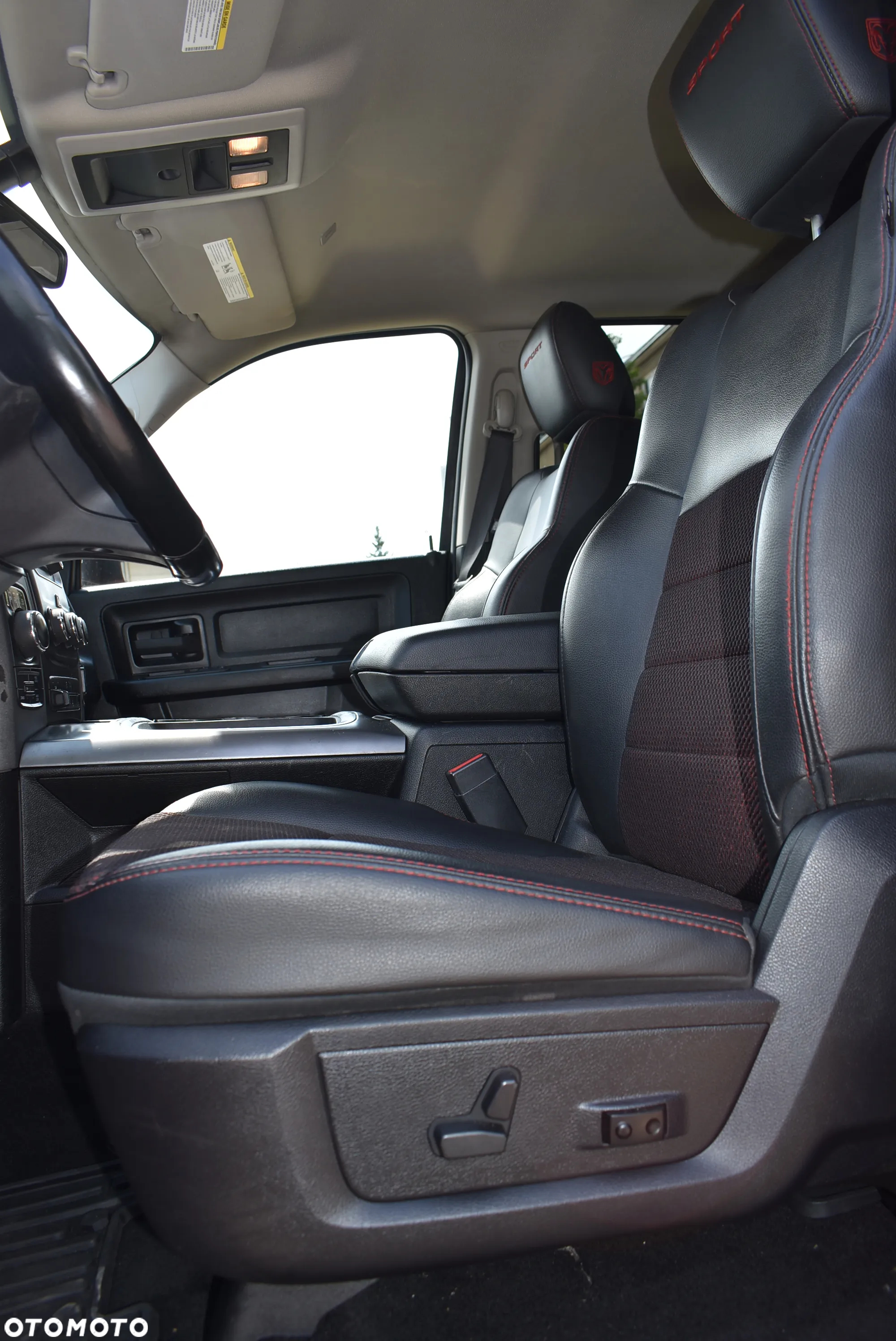 RAM 1500 Crew Cab Sport - 16