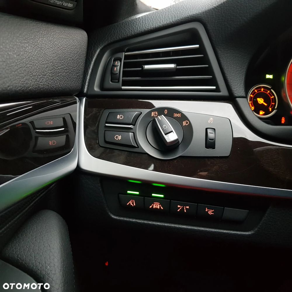 BMW Seria 5 530d xDrive - 14