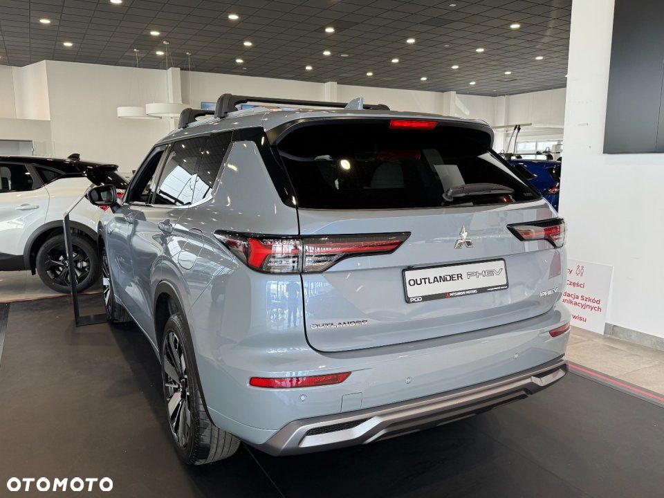 Mitsubishi Outlander - 3