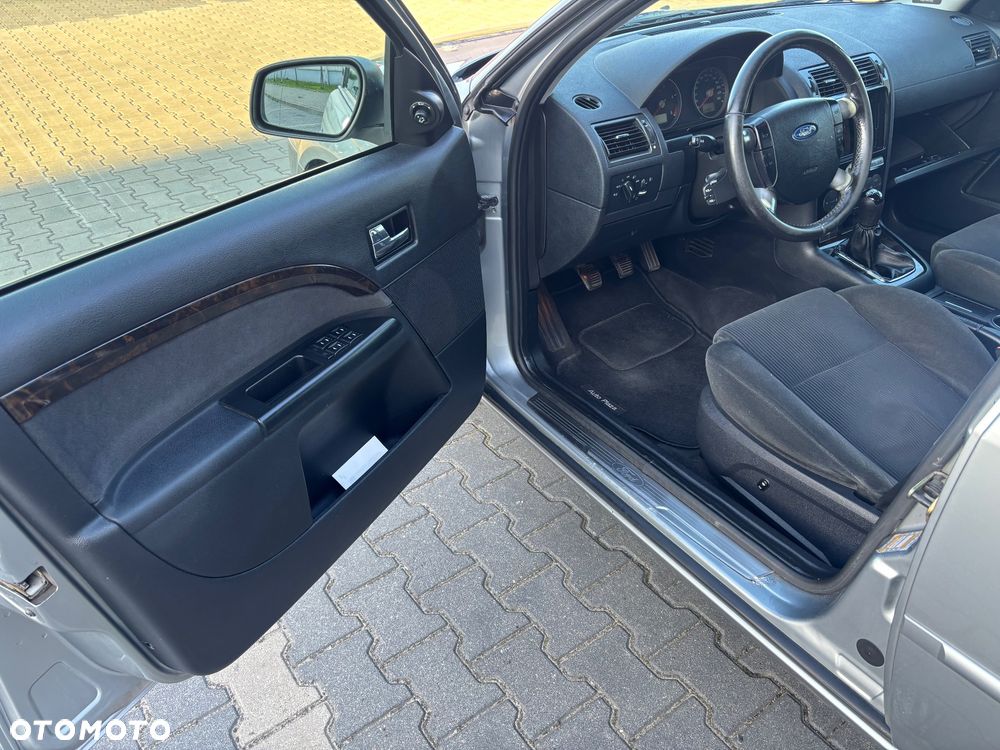 Ford Mondeo 2.0 TDDi Ghia - 15