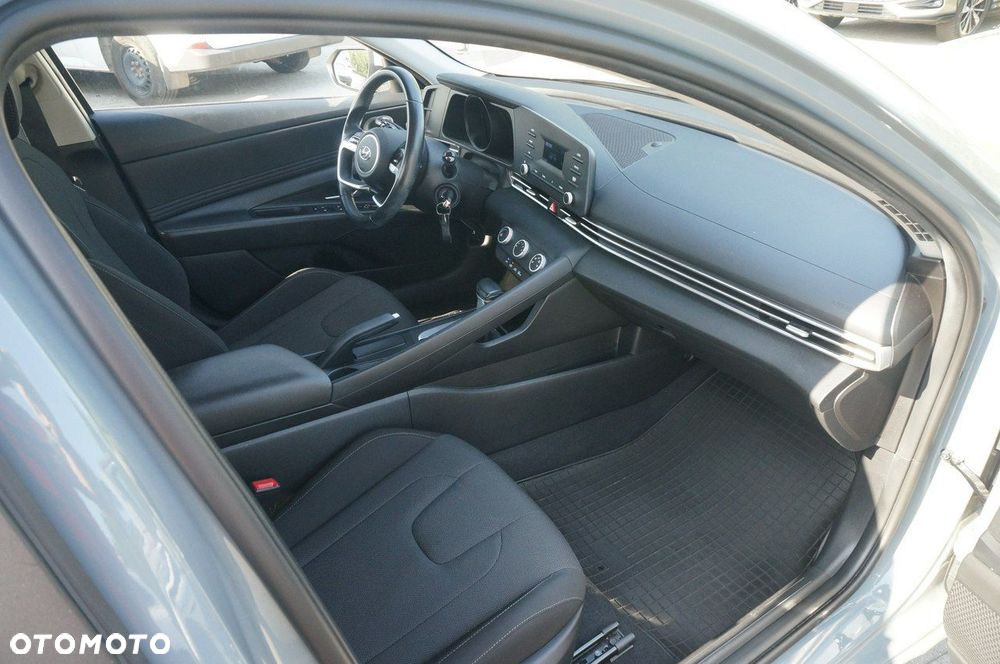 Hyundai Elantra 1.6 Modern CVT - 26