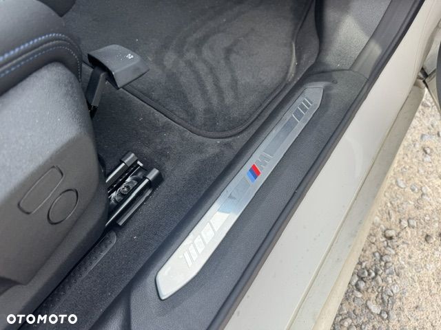 BMW Seria 2 220i xDrive M Sport - 12