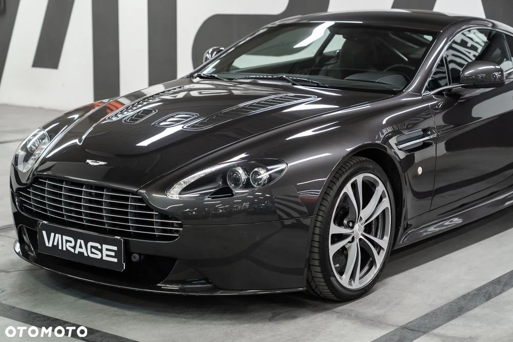 Aston Martin V12 Vantage - 8