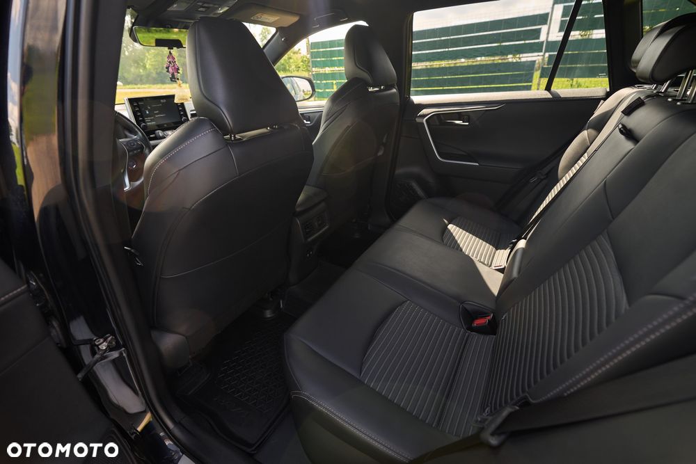 Toyota RAV4 2.5 Hybrid Black Edition by JBL 4x4 - 28