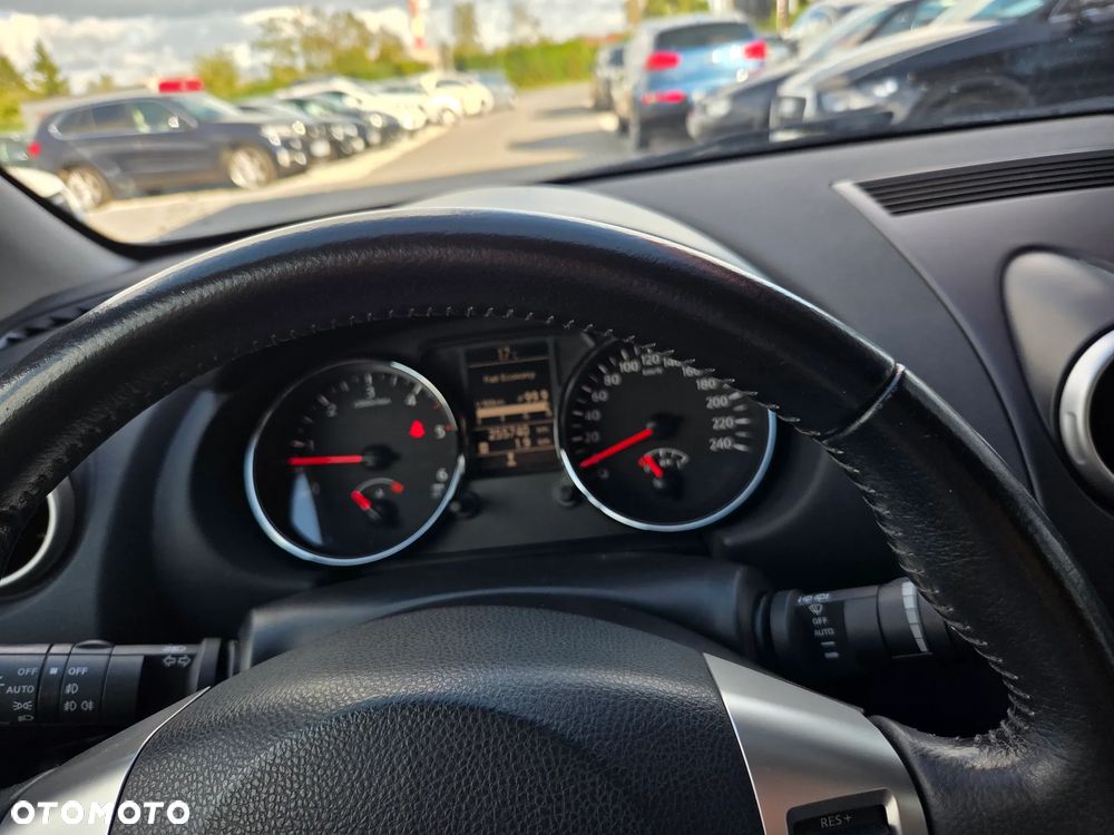 Nissan Qashqai 2.0 dCi DPF acenta - 27