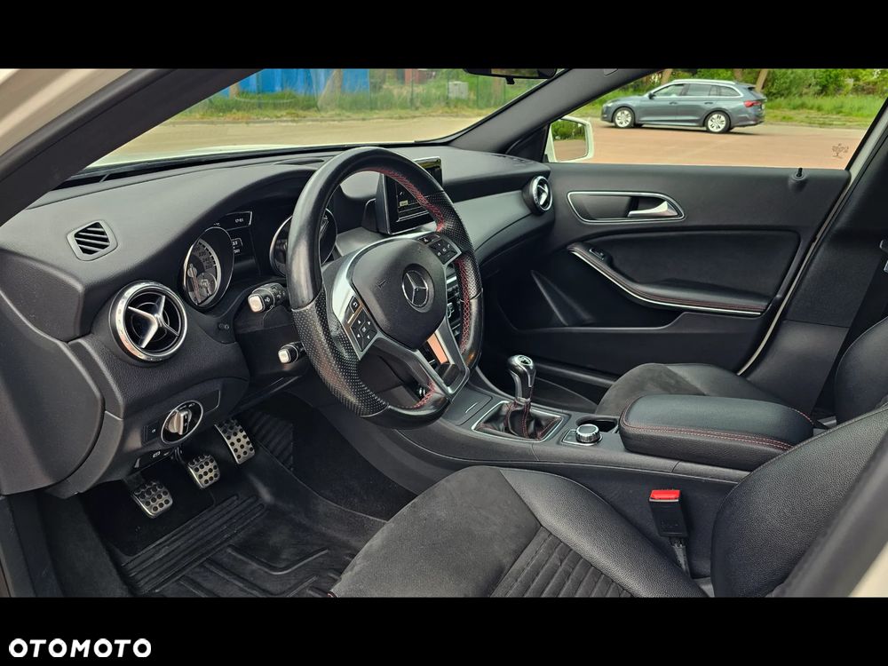Mercedes-Benz GLA - 10