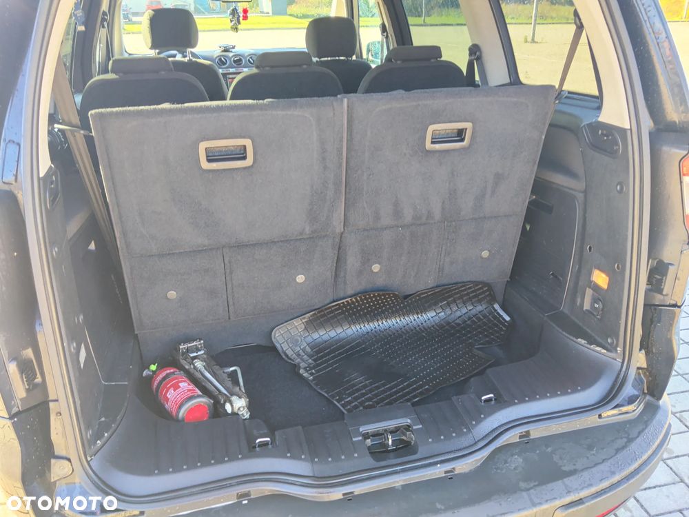 Ford Galaxy 2012 photo 5