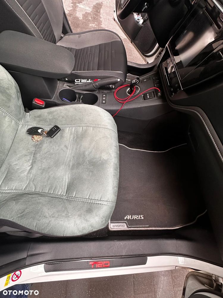 Toyota Auris Hybrid 135 Premium - 10