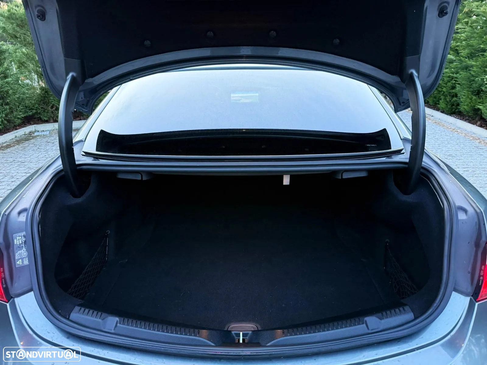 Mercedes-Benz E 220 d Coupe 9G-TRONIC AMG Line - 25