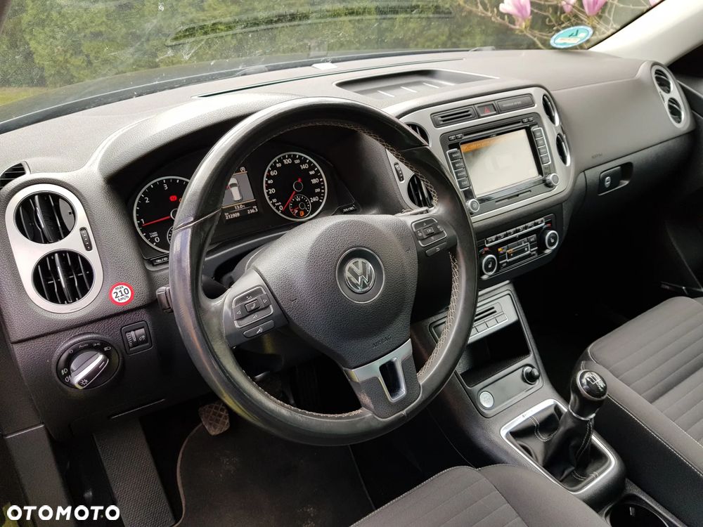 Volkswagen Tiguan 2.0 TDI DPF 4Motion BlueMotion Technology Lounge Sport & Style - 29