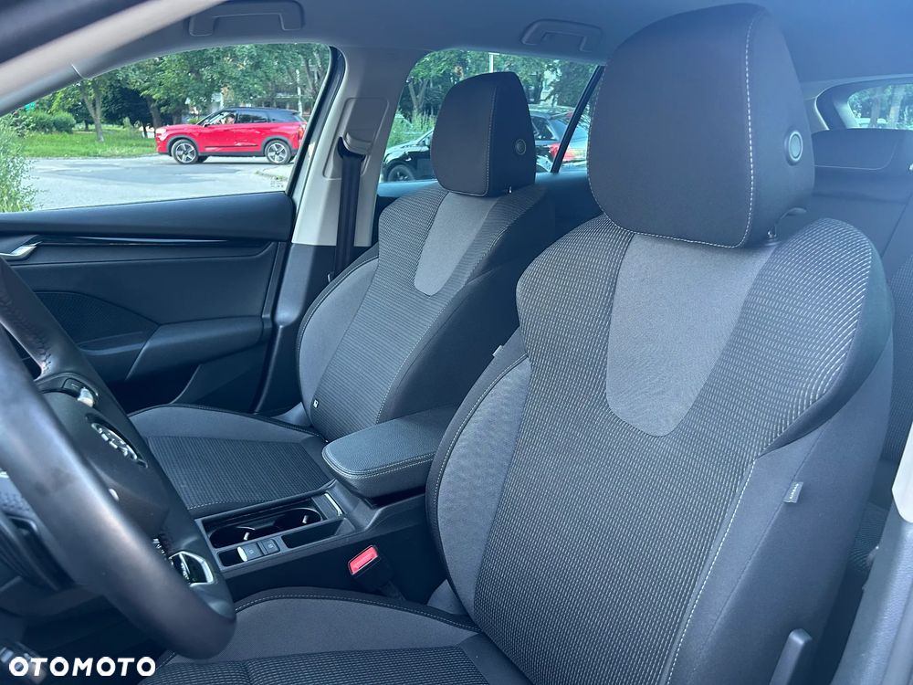Skoda Octavia 1.5 TSI mHEV Selection DSG - 9