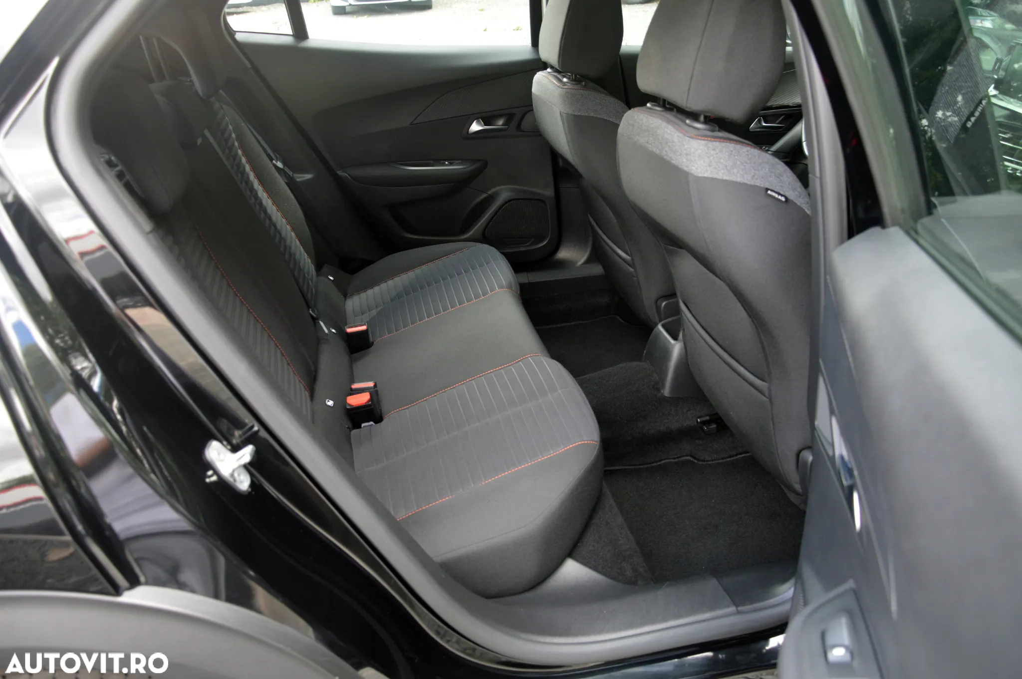 Peugeot 2008 PureTech 130 EAT8 Allure - 7