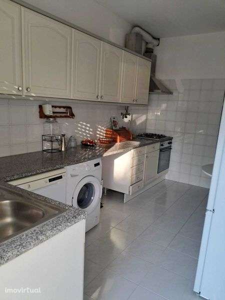 T2 boas dimensões, Mobilado, aluga-se, em Lagos - Grande imagem: 5/12