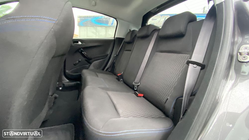 Peugeot 208 1.2 PureTech Signature - 23
