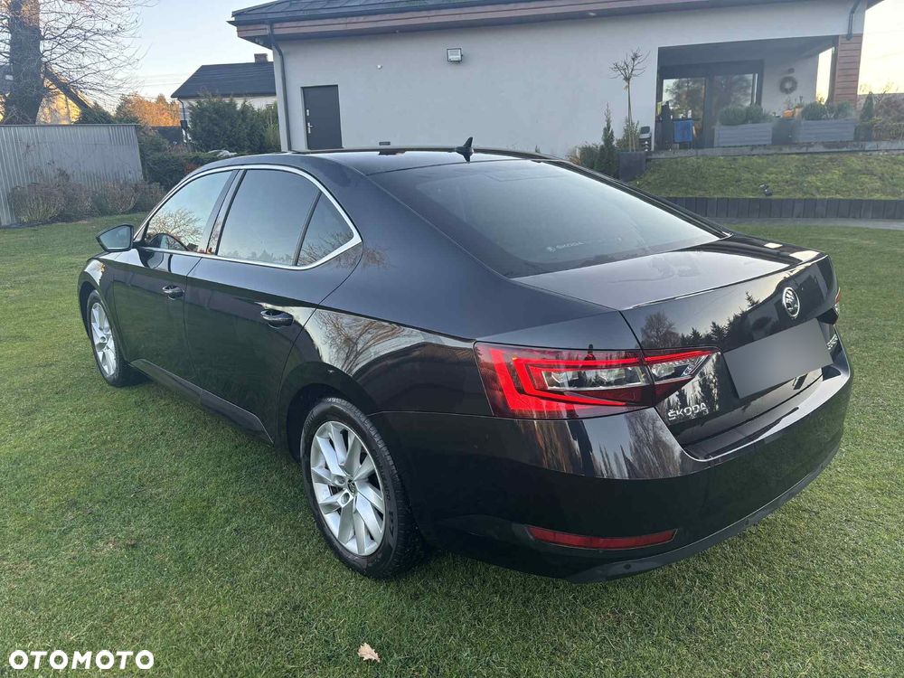 Skoda Superb 2.0 TDI Ambition - 11