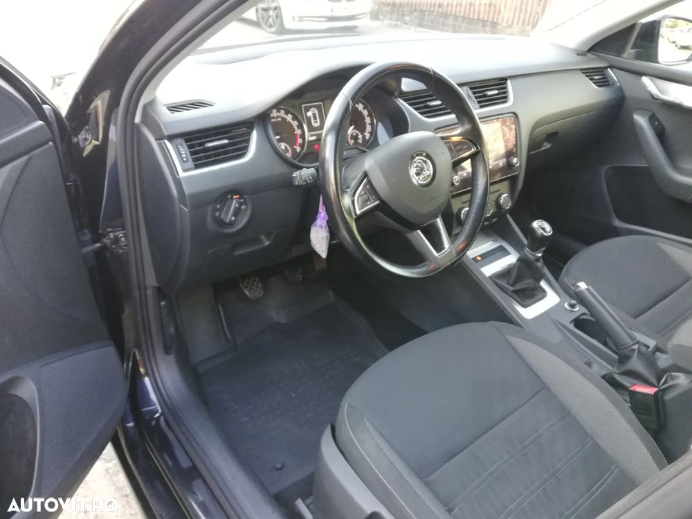 Skoda Octavia Combi Diesel 2.0 TDI Ambition - 9