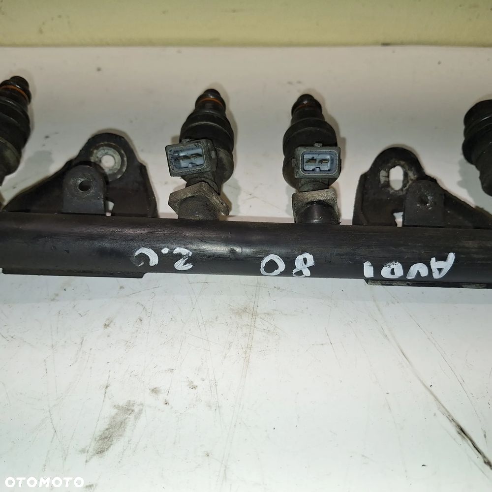 LISTWA WTRYSKOWA AUDI 80 B4 2.0 B - 3