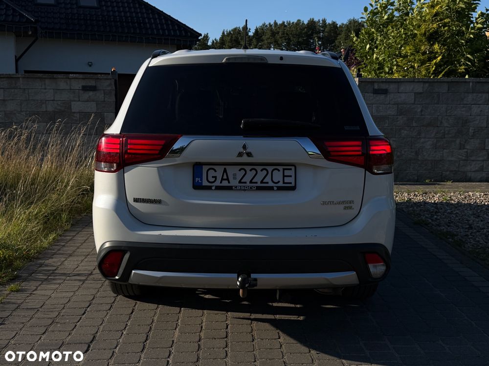 Mitsubishi Outlander - 4