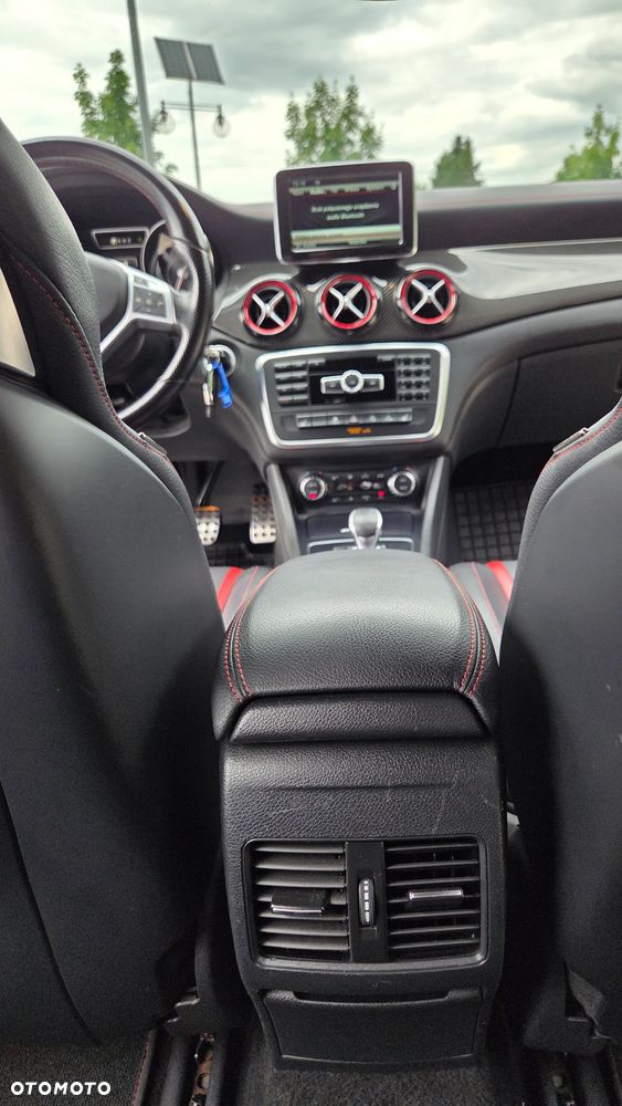 Mercedes-Benz GLA 45 AMG 4-Matic - 32