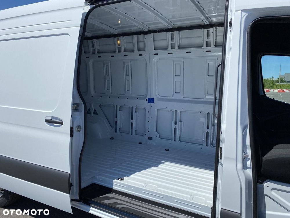 Mercedes-Benz Sprinter - 19