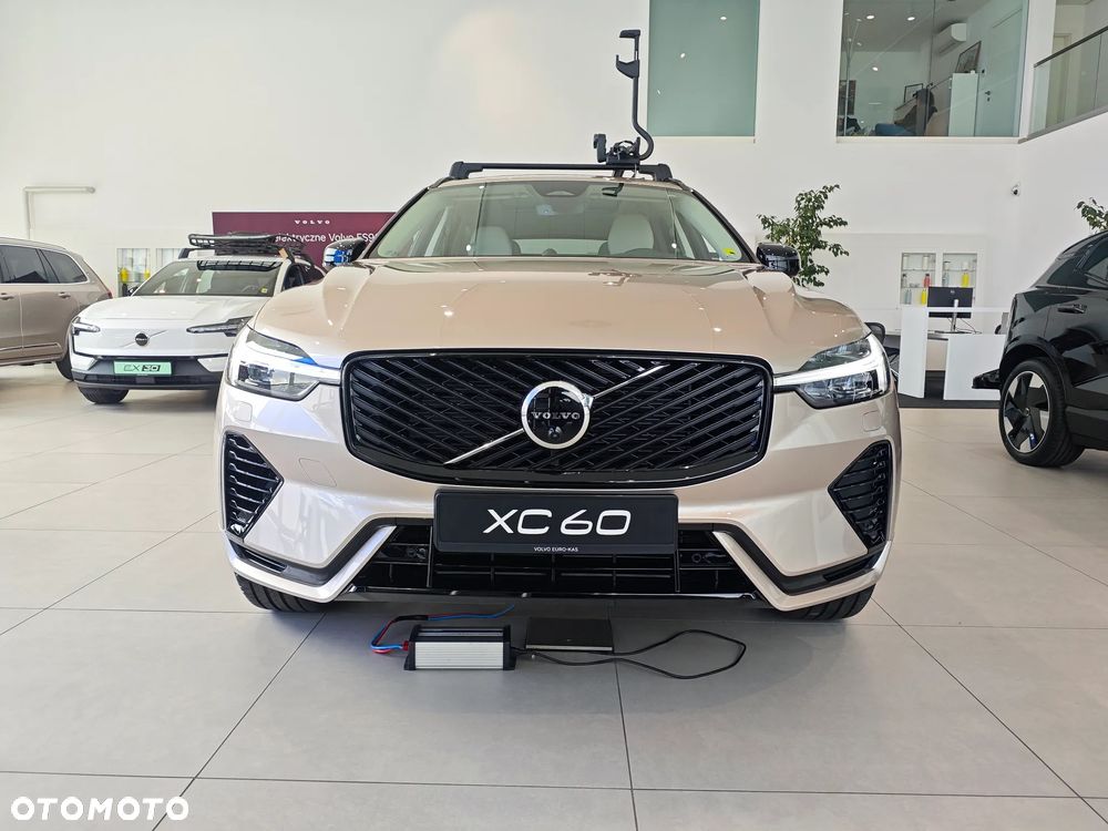 Volvo XC 60 T6 Plug-In Hybrid AWD Ultra Dark - 12