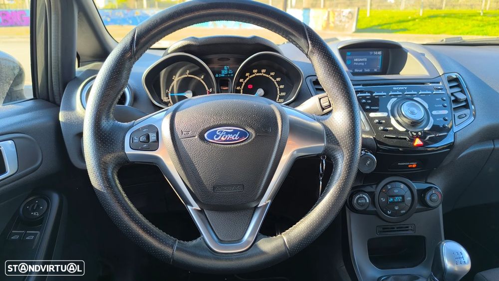 Ford Fiesta 1.5 TDCi S&S ST-LINE - 23