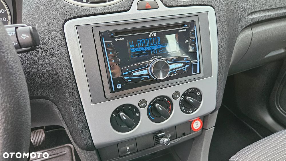 Ford Focus 1.4 16V Style+ - 25