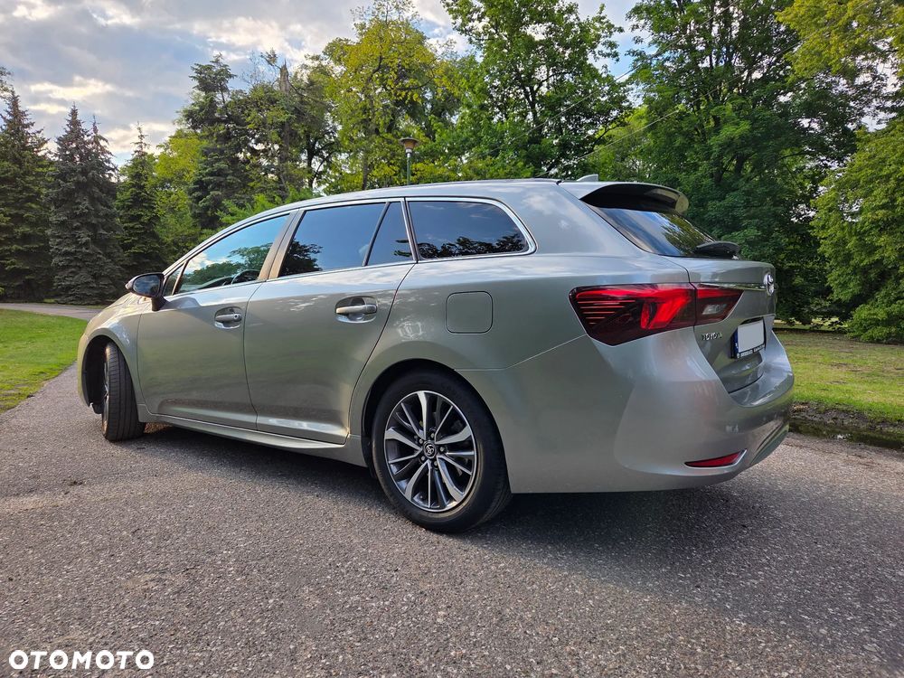 Toyota Avensis 1.6 D-4D Prestige - 4