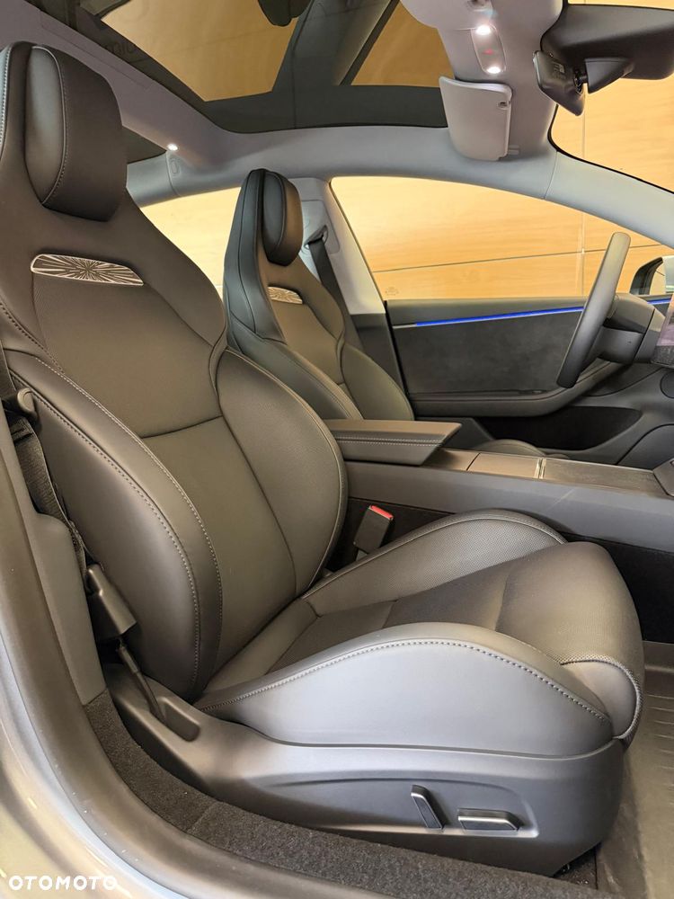 Tesla Model 3 - 10
